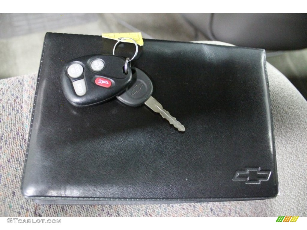 2004 Chevrolet Astro LS Passenger Van Keys Photo #58600488