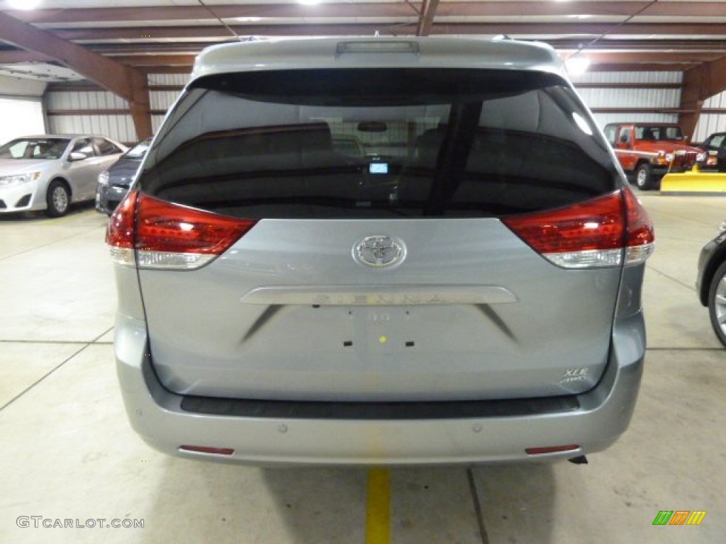 2011 Sienna XLE AWD - Silver Sky Metallic / Light Gray photo #3