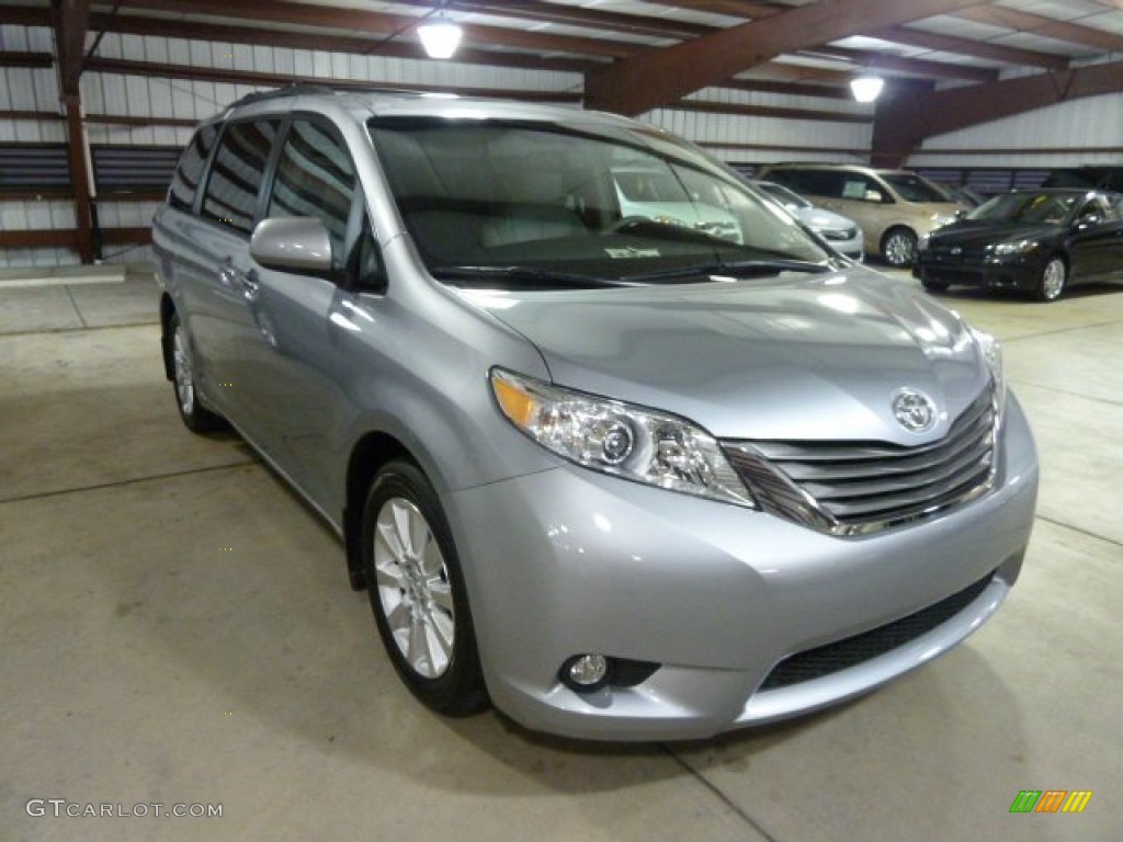 2011 Sienna XLE AWD - Silver Sky Metallic / Light Gray photo #6