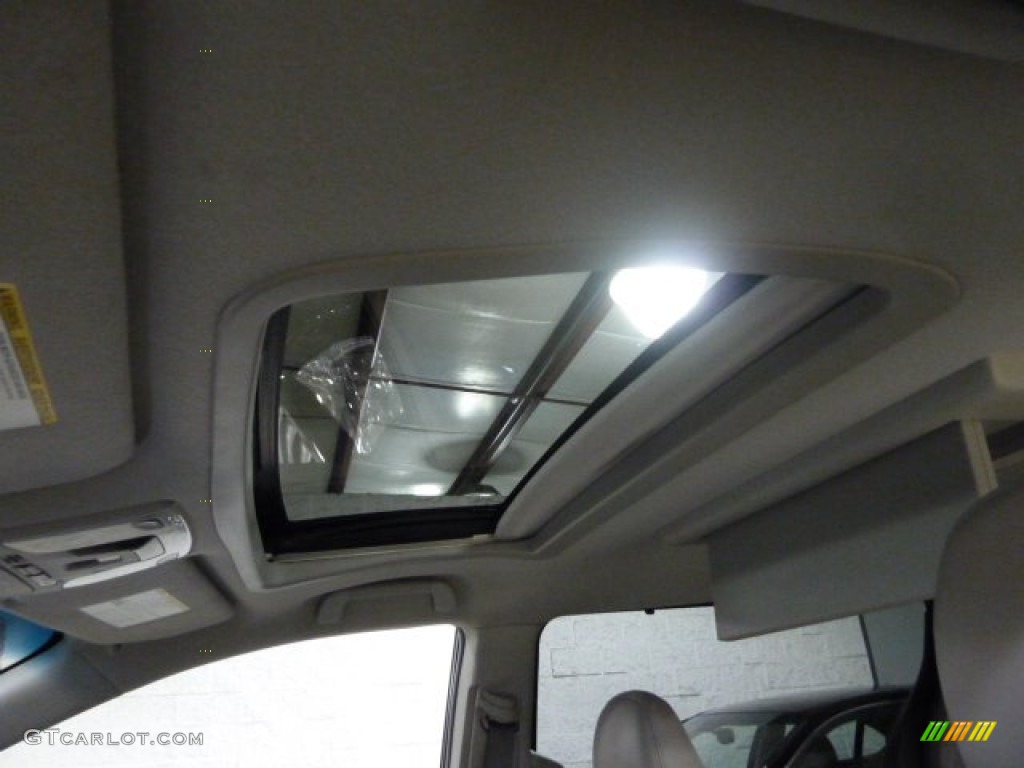 2011 Sienna XLE AWD - Silver Sky Metallic / Light Gray photo #9
