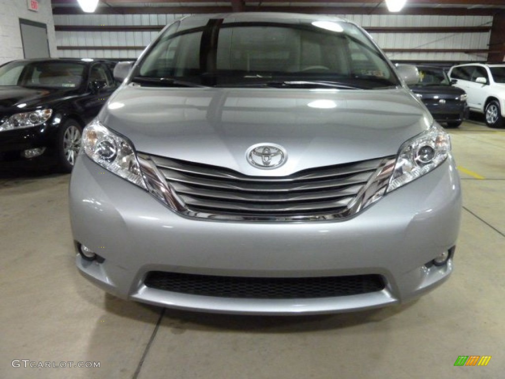 2011 Sienna XLE AWD - Silver Sky Metallic / Light Gray photo #10