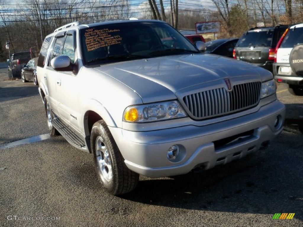 2000 Navigator 4x4 - Silver Metallic / Medium Graphite photo #2