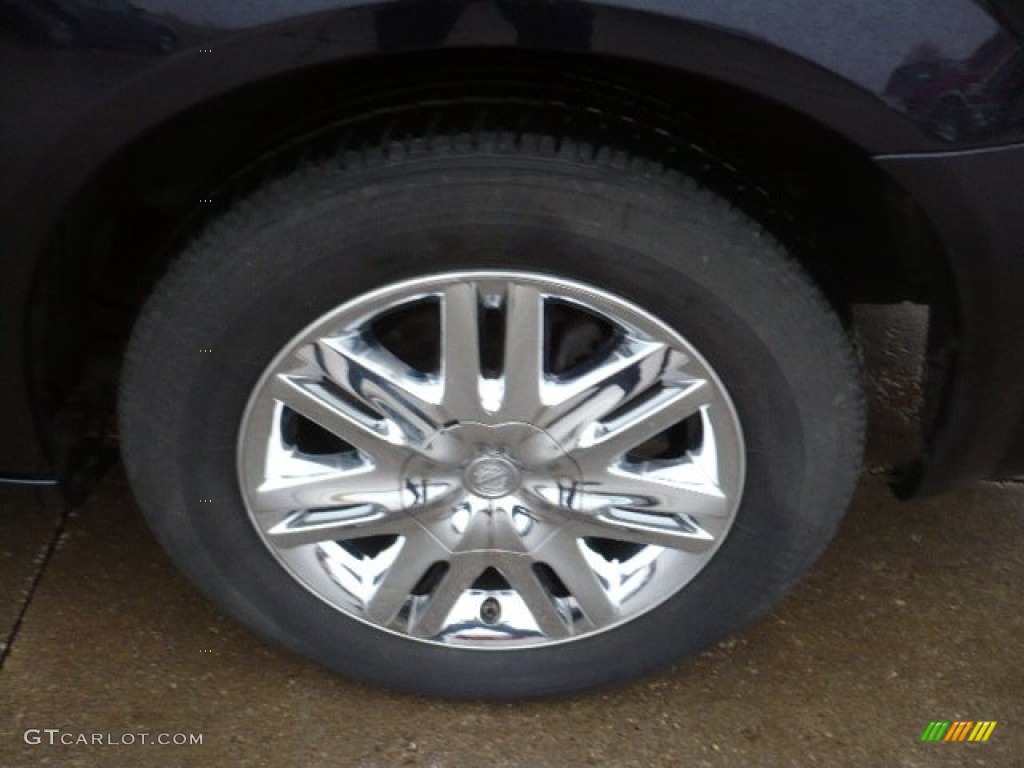2010 Chrysler Town & Country Limited Wheel Photo #58611176