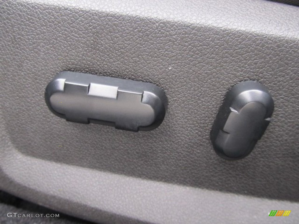 2008 Ford Taurus Limited Controls Photo #58612820