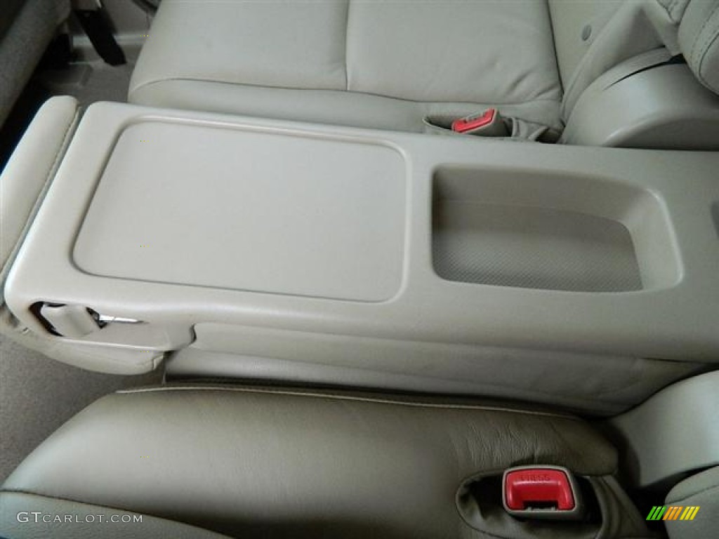 2008 Highlander  - Black / Sand Beige photo #16