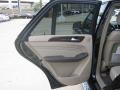 Black - ML 350 4Matic Photo No. 17