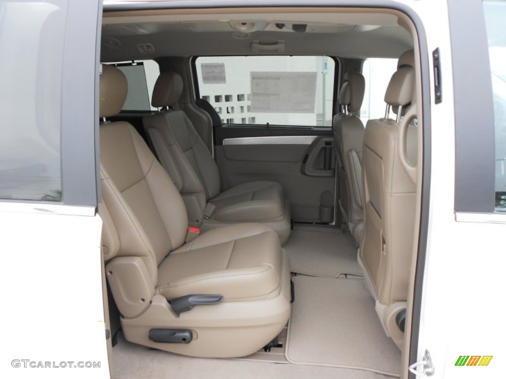 Sierra Sand Interior 2012 Volkswagen Routan SE Photo #58635686
