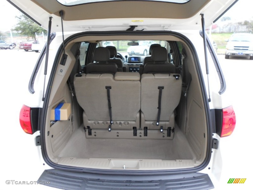 2012 Volkswagen Routan SE Trunk Photo #58635701