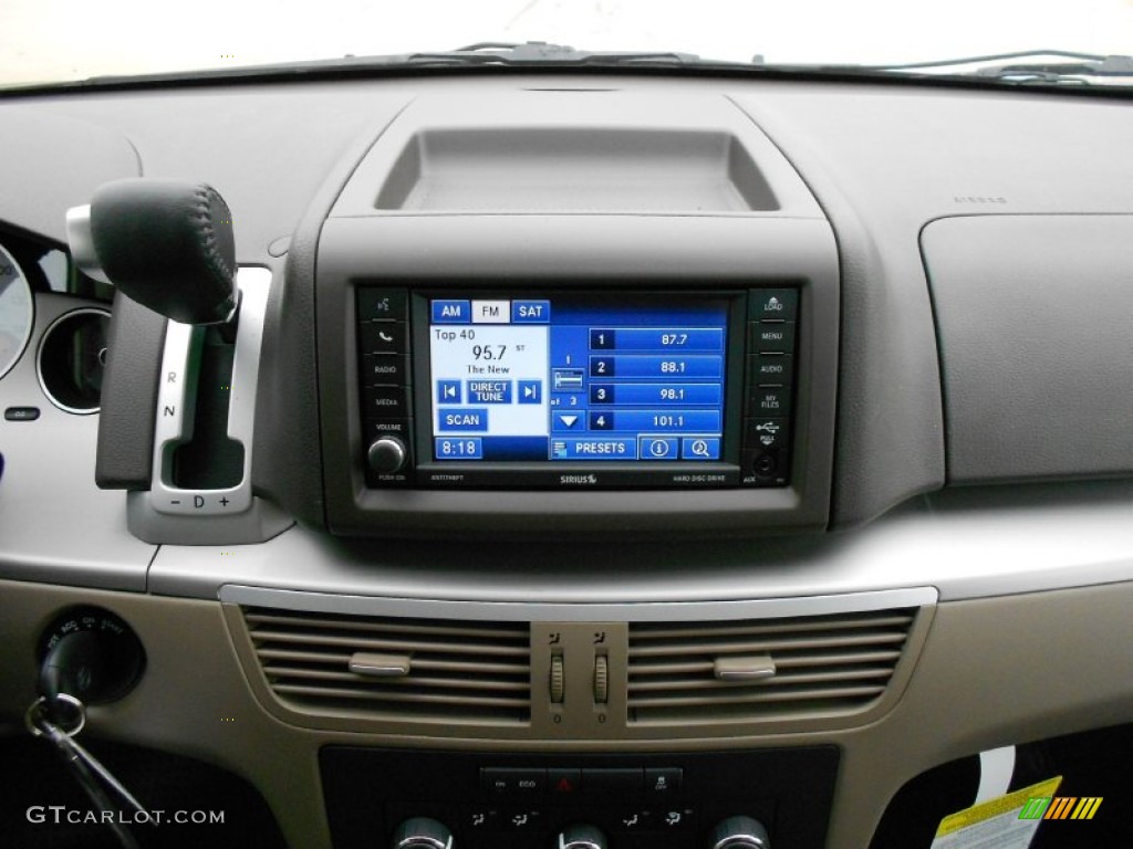 2012 Volkswagen Routan SE Controls Photo #58635724