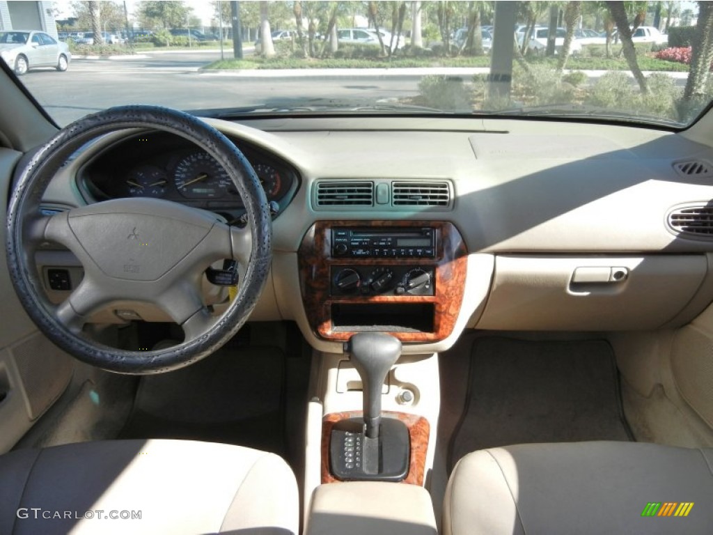 2000 Galant ES - Patriot Red Pearl / Tan photo #20