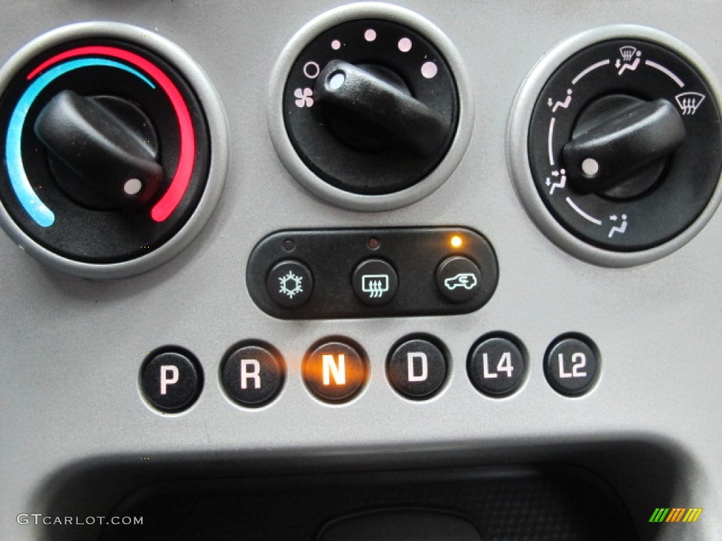 2005 Equinox LT AWD - Black / Light Gray photo #33
