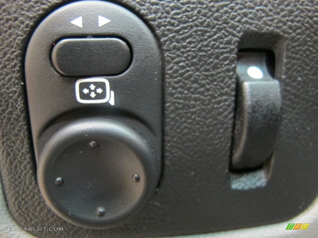 2005 Equinox LT AWD - Black / Light Gray photo #38