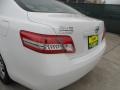 Super White - Camry LE Photo No. 17