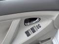Super White - Camry LE Photo No. 28