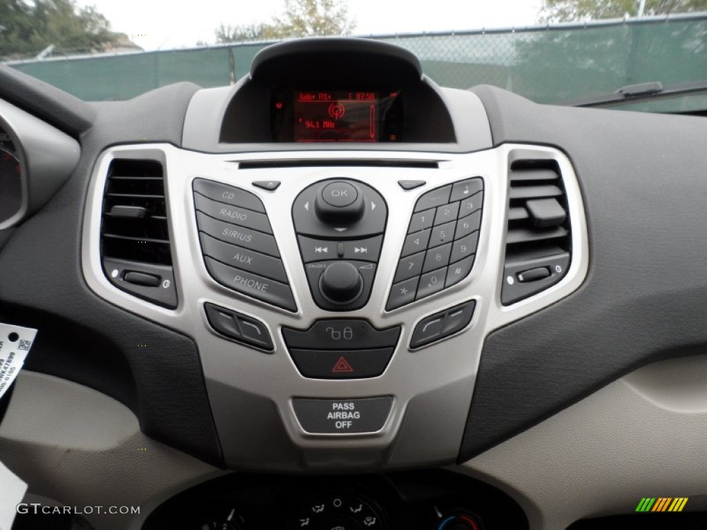 2012 Ford Fiesta SE SFE Hatchback Controls Photo #58658290