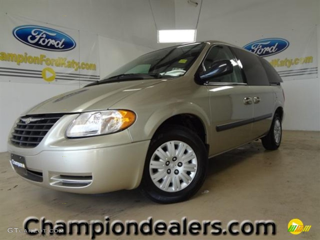 2007 Town & Country  - Linen Gold Metallic / Medium Slate Gray photo #1