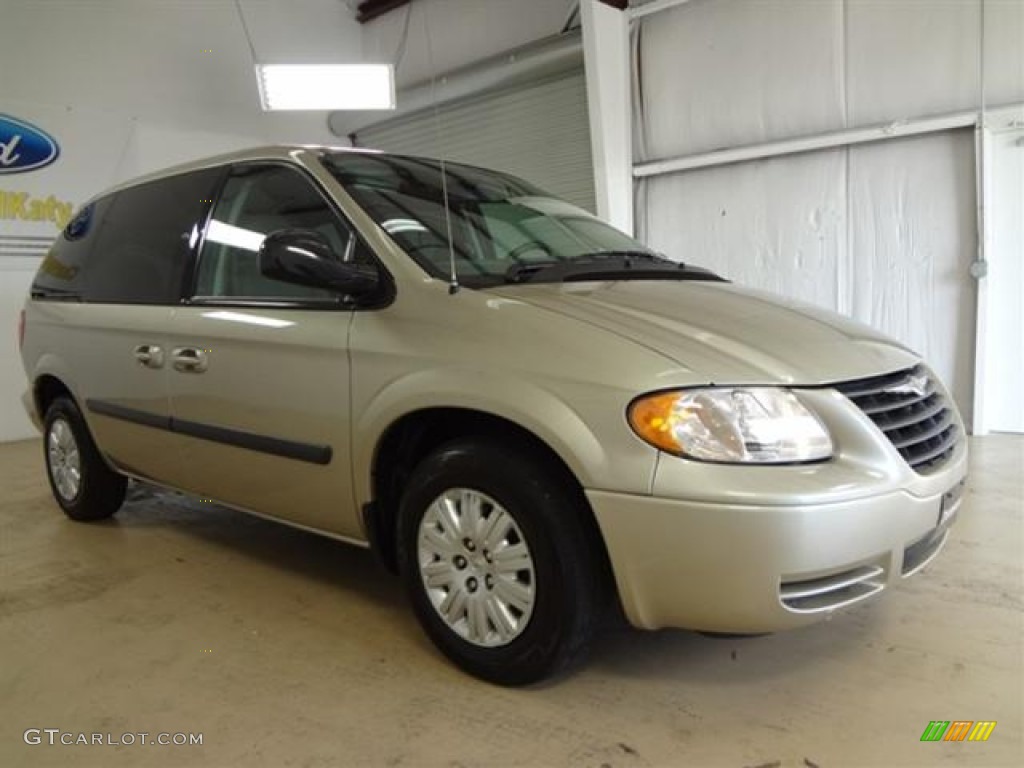 2007 Town & Country  - Linen Gold Metallic / Medium Slate Gray photo #3