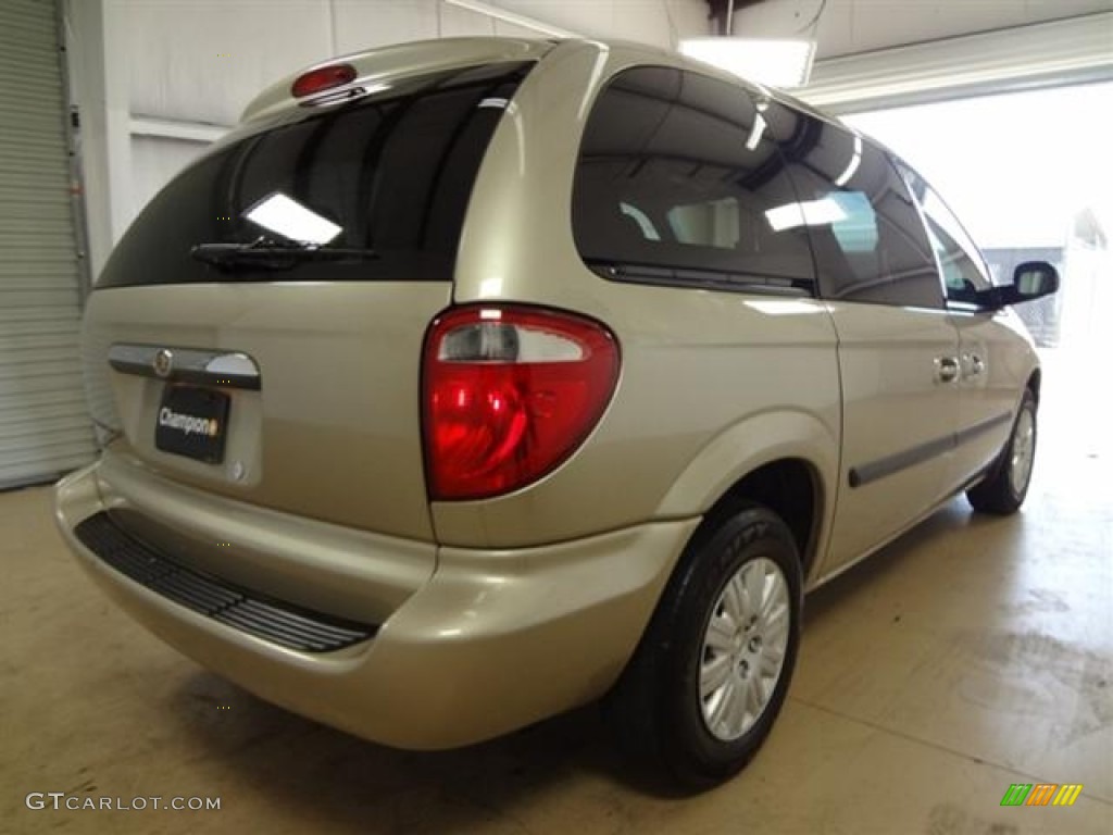 2007 Town & Country  - Linen Gold Metallic / Medium Slate Gray photo #4