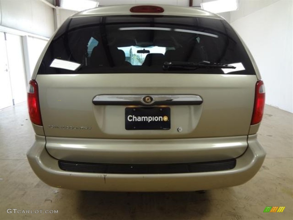 2007 Town & Country  - Linen Gold Metallic / Medium Slate Gray photo #5