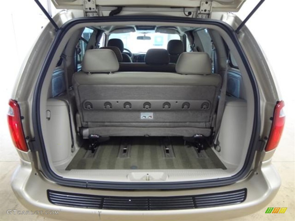 2007 Town & Country  - Linen Gold Metallic / Medium Slate Gray photo #13