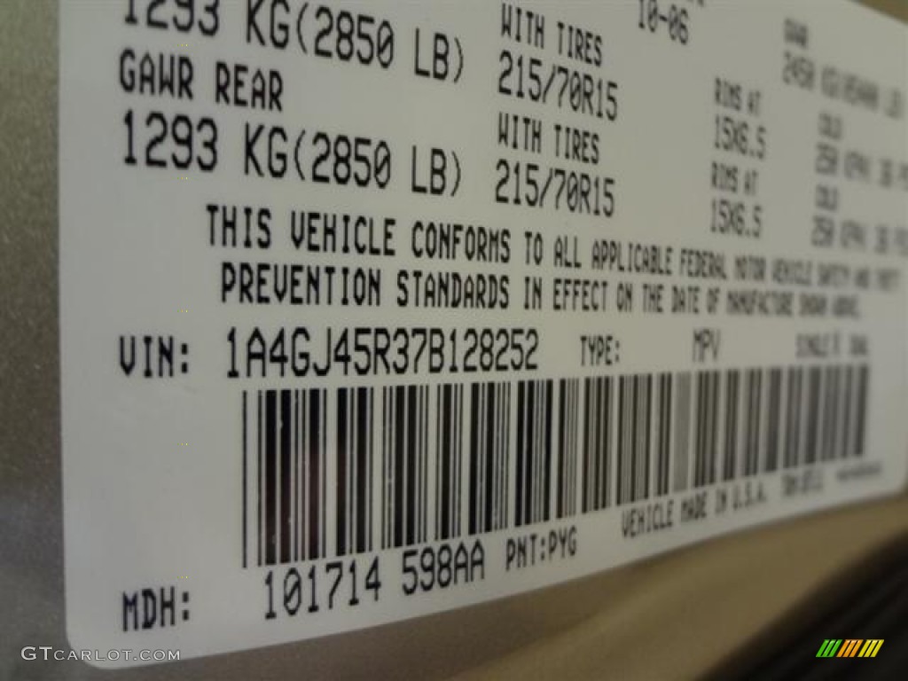 2007 Town & Country  - Linen Gold Metallic / Medium Slate Gray photo #21