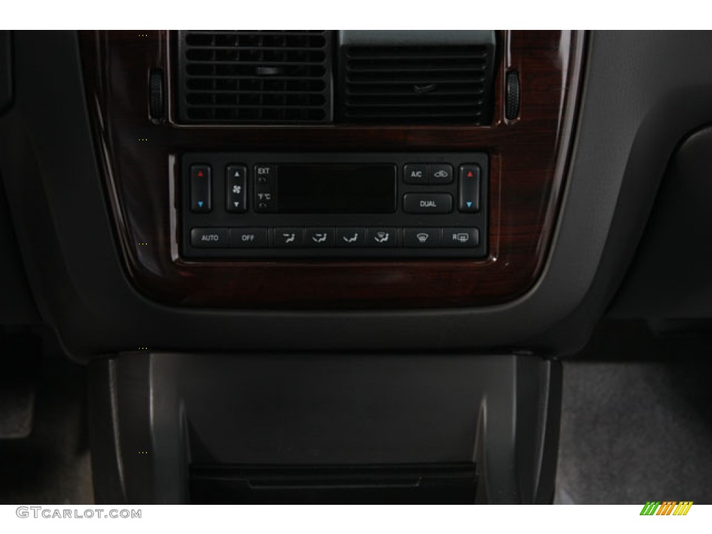 2004 Explorer Limited AWD - Ceramic White Tri Coat Metallic / Graphite photo #11