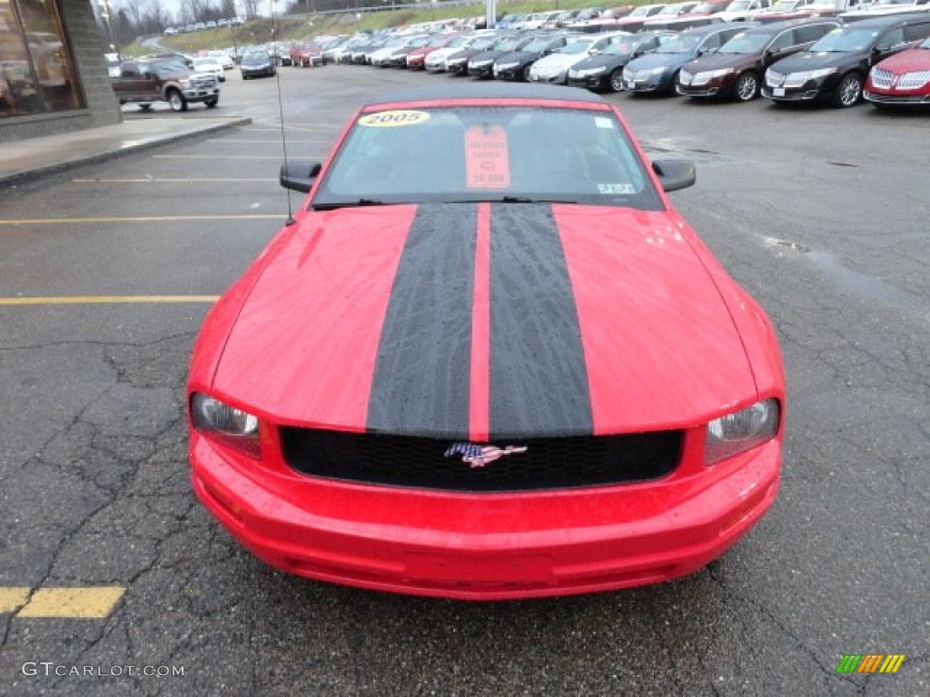 2005 Mustang V6 Premium Convertible - Torch Red / Light Graphite photo #7