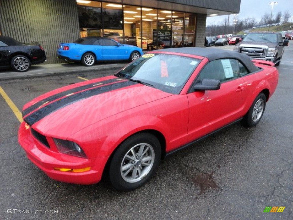 2005 Mustang V6 Premium Convertible - Torch Red / Light Graphite photo #8