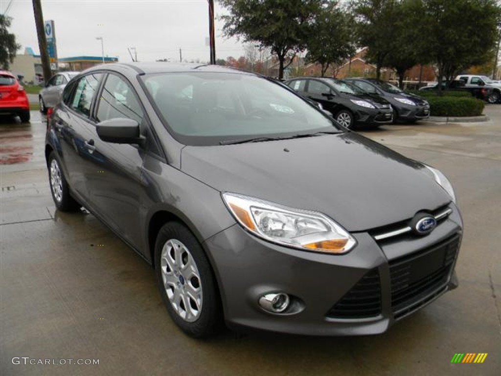 2012 Focus SE 5-Door - Sterling Grey Metallic / Stone photo #3