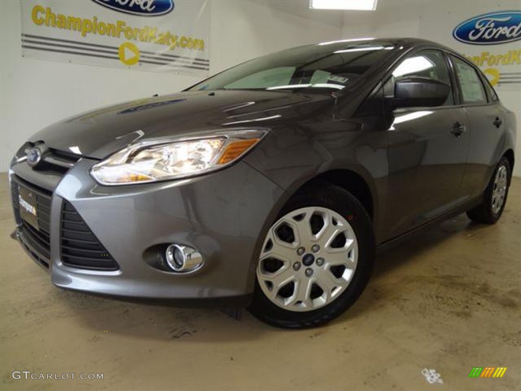 2012 Focus SE Sedan - Sterling Grey Metallic / Charcoal Black photo #2