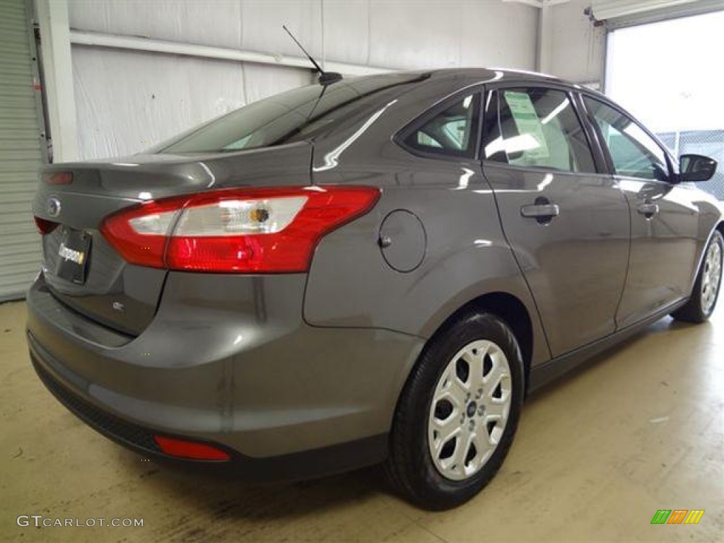 2012 Focus SE Sedan - Sterling Grey Metallic / Charcoal Black photo #5