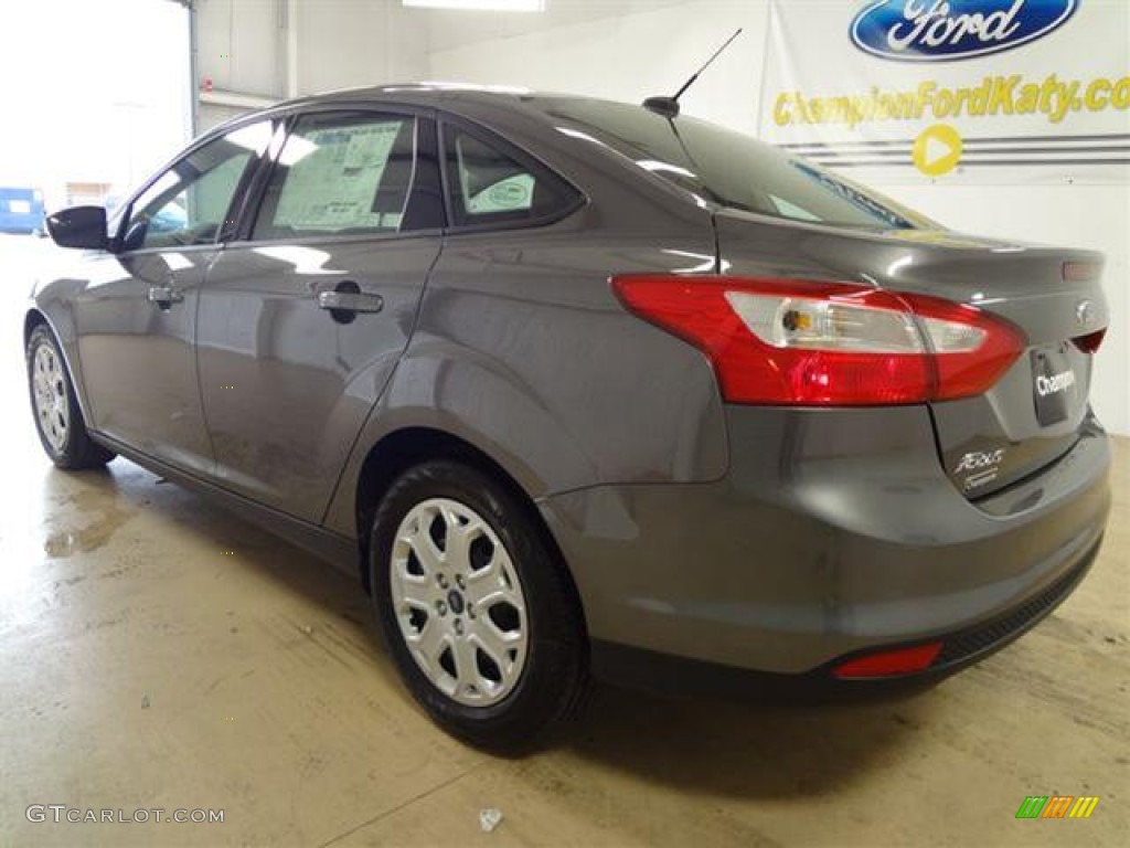 2012 Focus SE Sedan - Sterling Grey Metallic / Charcoal Black photo #7