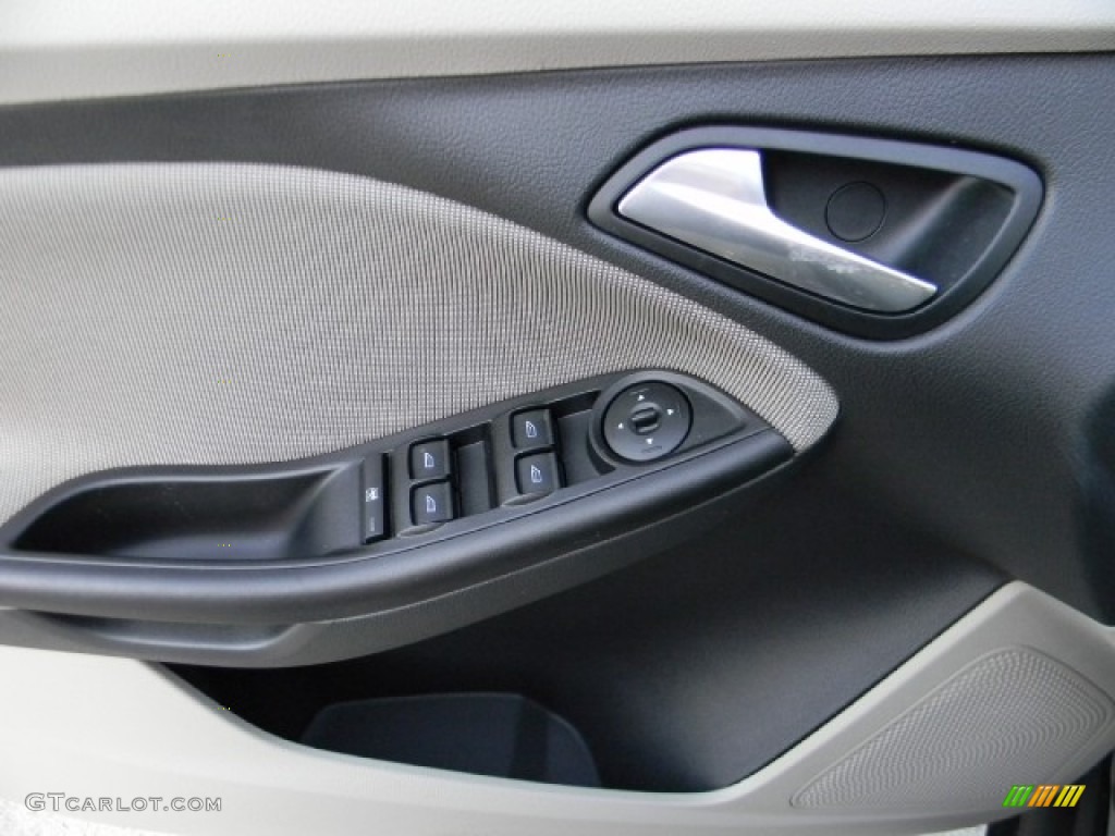 2012 Focus SE 5-Door - Sterling Grey Metallic / Stone photo #10