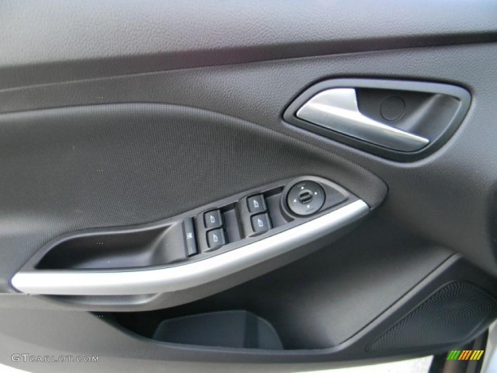 2012 Focus SE Sport 5-Door - Ingot Silver Metallic / Two-Tone Sport photo #10