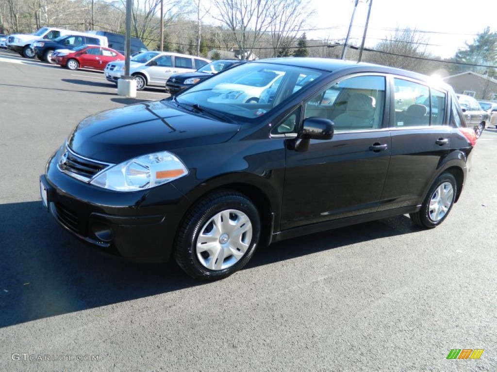 Nissan versa hatchback espresso black #6