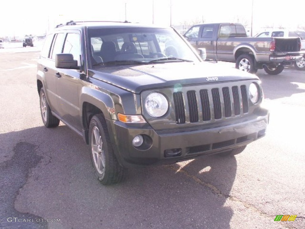 2007 Patriot Sport 4x4 - Jeep Green Metallic / Pastel Slate Gray photo #2