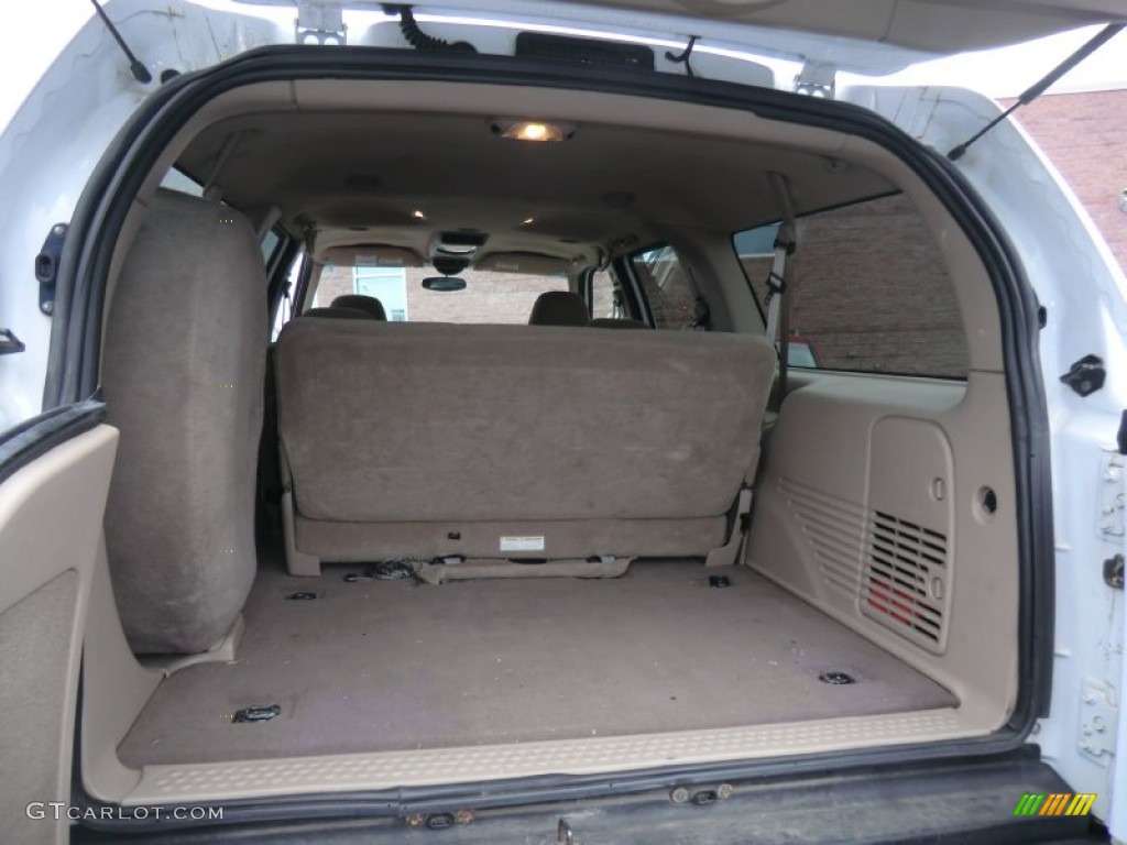 2002 Ford Excursion XLT 4x4 Trunk Photo #58709189