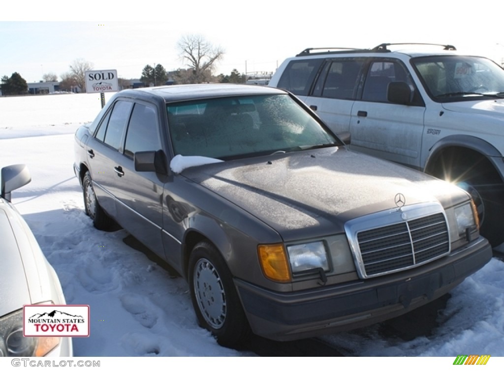 1991 E Class 300 E Sedan - Impala Brown Metallic / Parchment photo #1