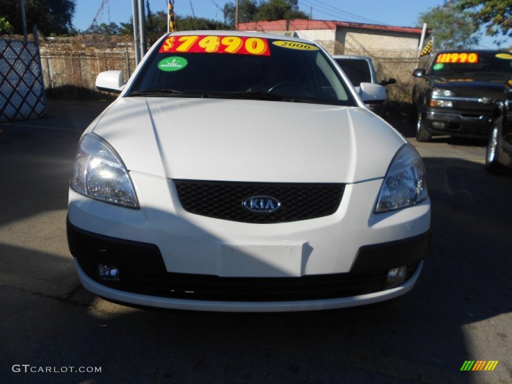 2007 Rio Rio5 SX Hatchback - White / Black photo #2