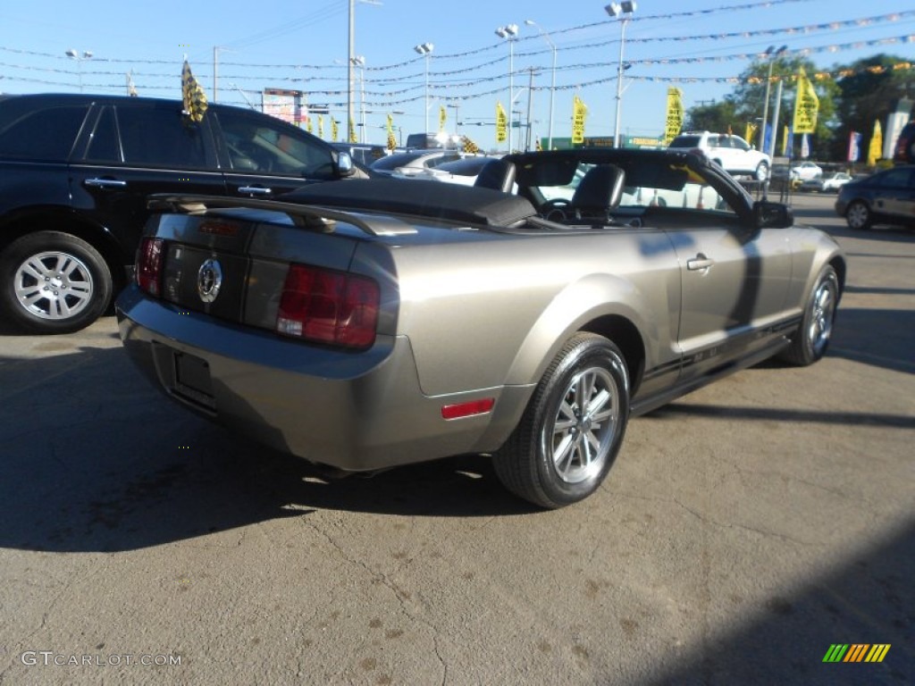 2005 Mustang V6 Premium Convertible - Mineral Grey Metallic / Dark Charcoal photo #8
