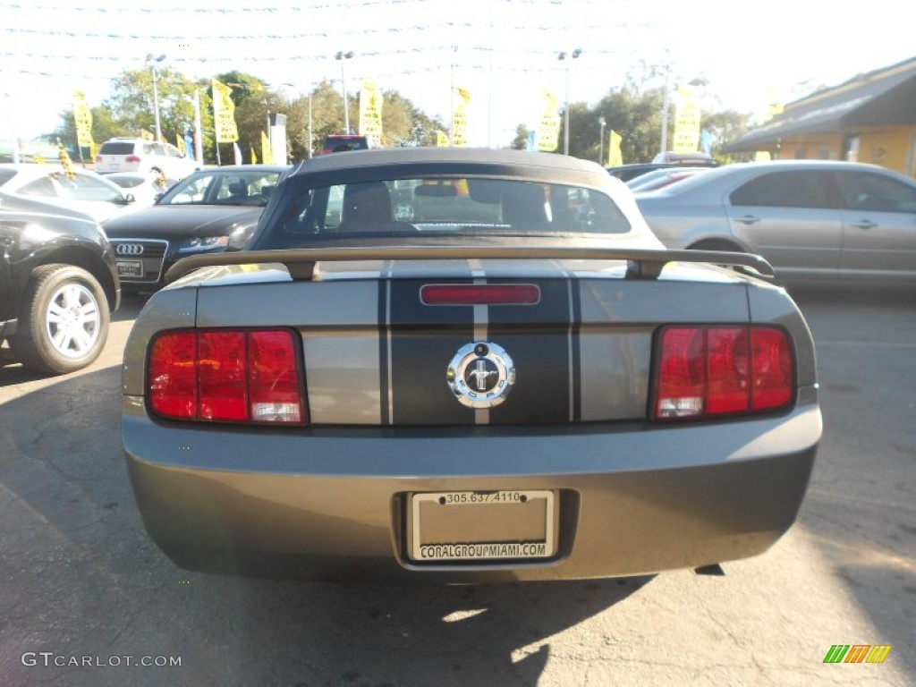 2005 Mustang V6 Premium Convertible - Mineral Grey Metallic / Dark Charcoal photo #9