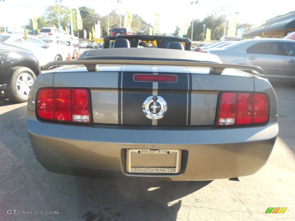 2005 Mustang V6 Premium Convertible - Mineral Grey Metallic / Dark Charcoal photo #11