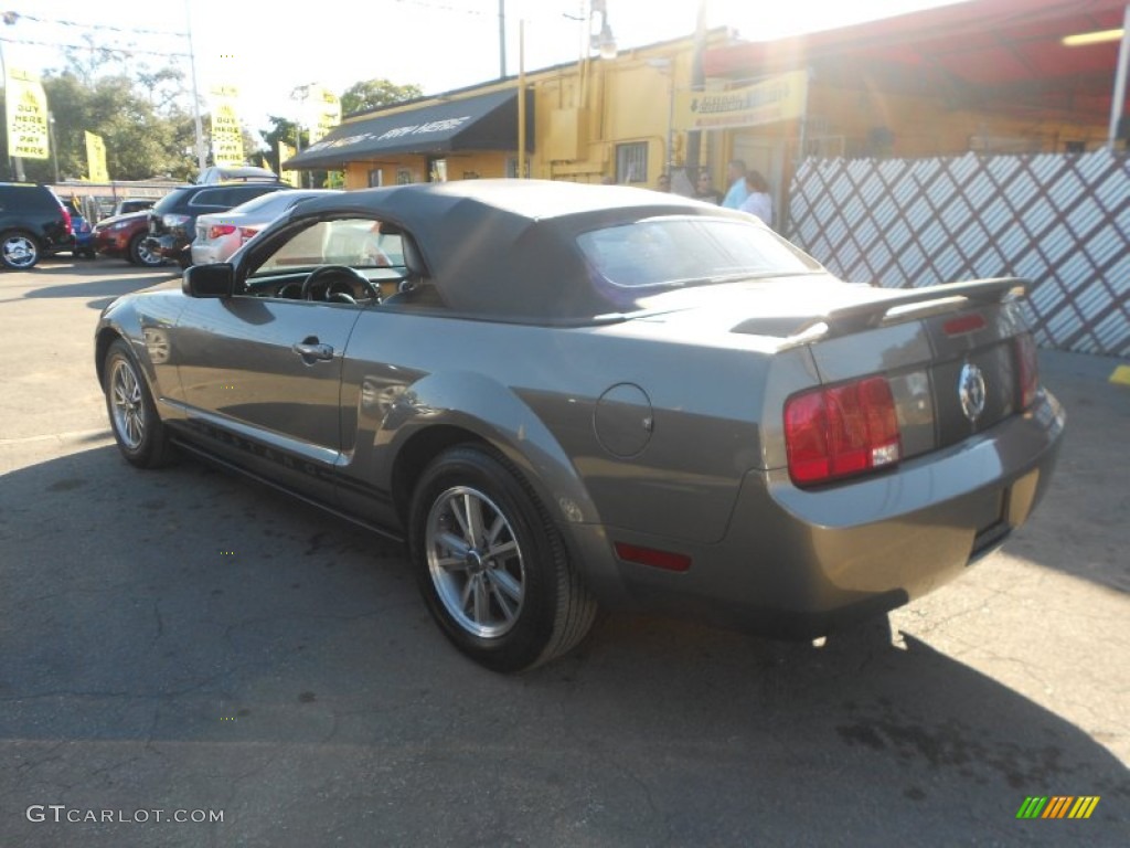 2005 Mustang V6 Premium Convertible - Mineral Grey Metallic / Dark Charcoal photo #13