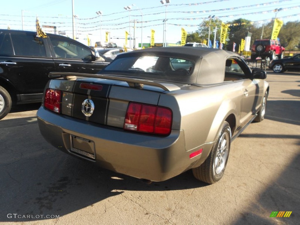 2005 Mustang V6 Premium Convertible - Mineral Grey Metallic / Dark Charcoal photo #14