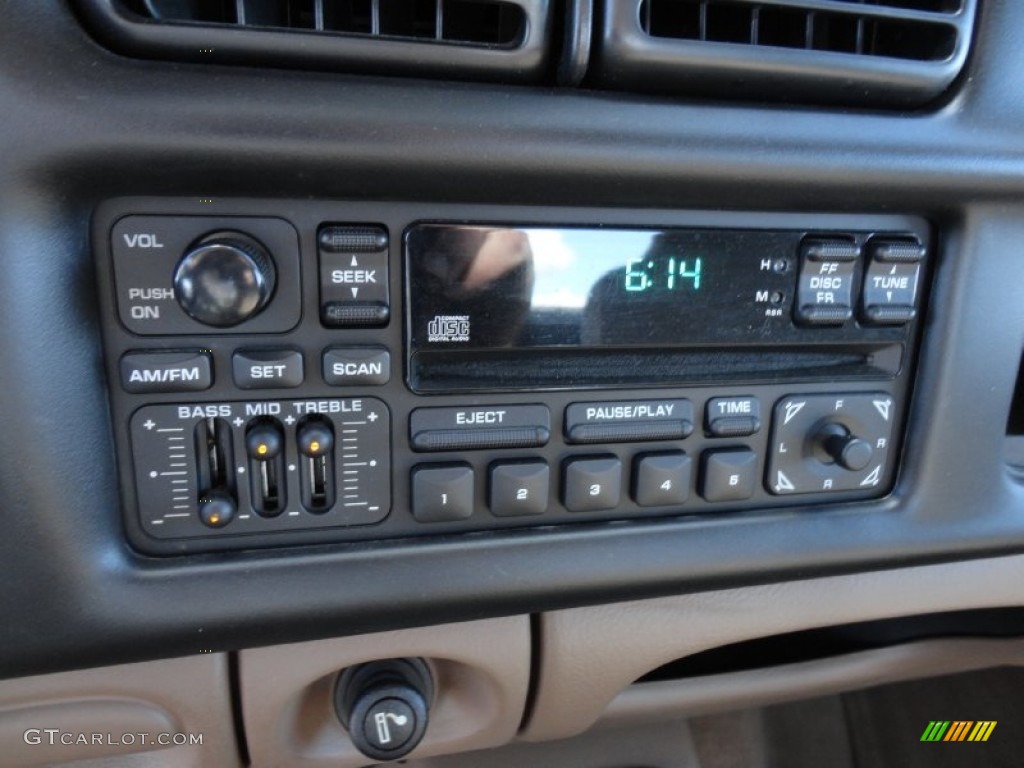 2002 Dodge Ram 2500 SLT Quad Cab Audio System Photo #58714301