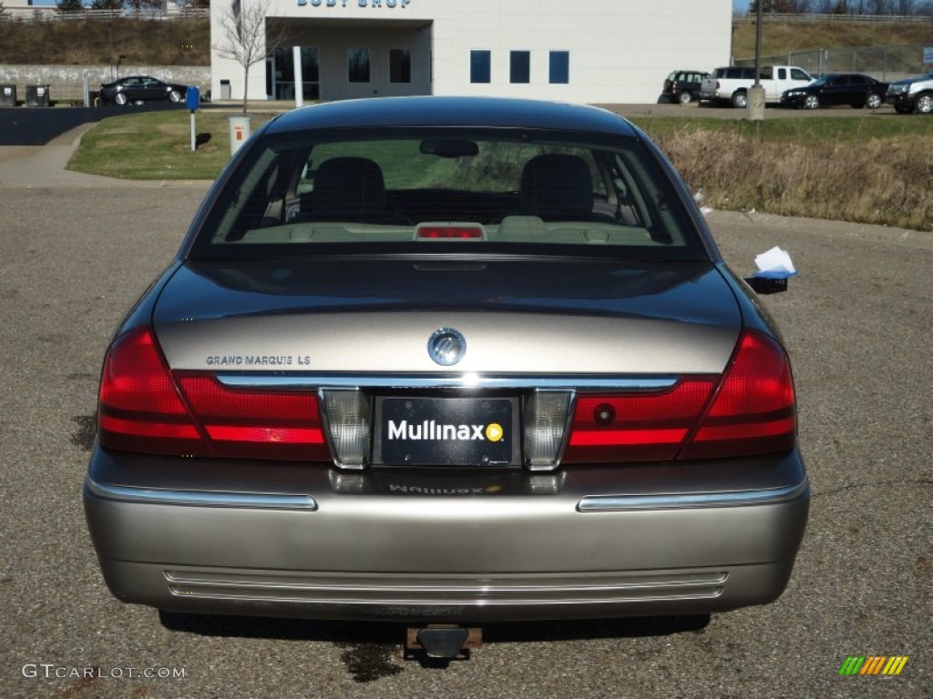 2004 Grand Marquis LS - Arizona Beige Metallic / Medium Parchment photo #2