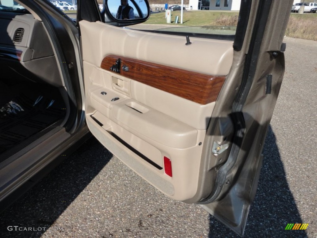 2004 Grand Marquis LS - Arizona Beige Metallic / Medium Parchment photo #19