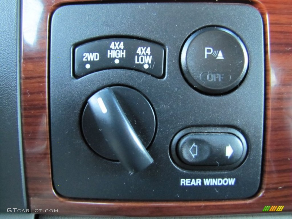 2007 Ford F350 Super Duty Lariat Crew Cab 4x4 Controls Photo #58722812
