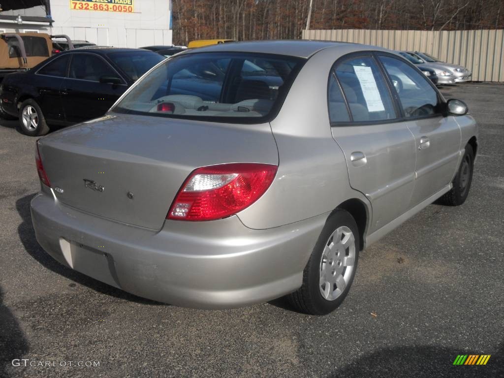 2002 Rio Sedan - Light Silver / Gray photo #5