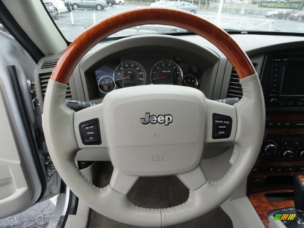 2007 Grand Cherokee Overland - Bright Silver Metallic / Dark Khaki/Light Graystone photo #17